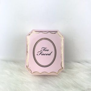 Too Faced Highlighter in “Diamond Fire”